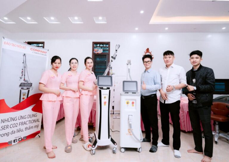 Đội ngũ CamyTech và thiết bị thẩm mỹ
