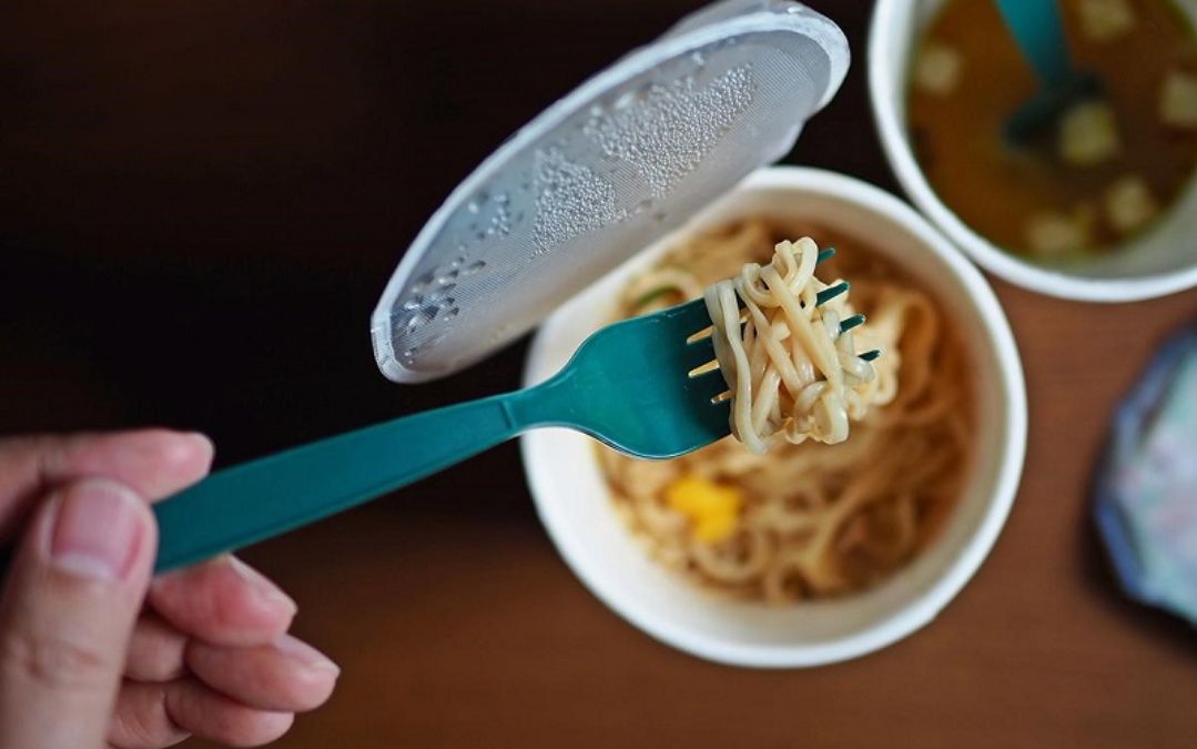 Kiêng mì tôm tối thiểu từ 7 đến 14 ngày sau khi xóa xăm
