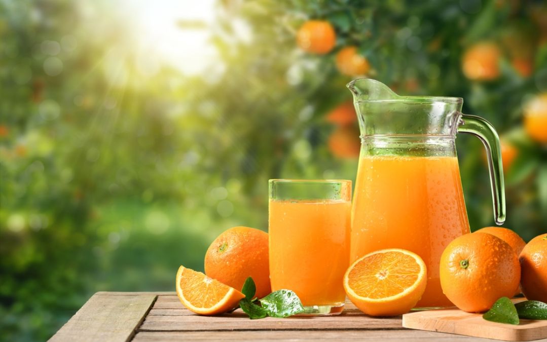 Nước cam giàu vitamin C làm sáng, phục hồi da